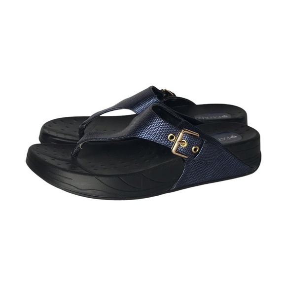 Patrizia by Spring Step Sandals Womens 8.5 Thong Metallic Blue‎ Beachwear Summer - Picture 1 of 8